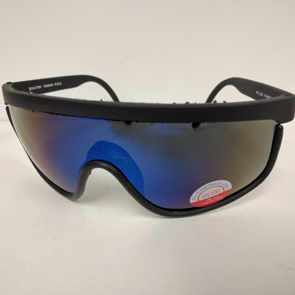 Vintage Ski/sports style 1 pc framed blade wrap around sunglasses